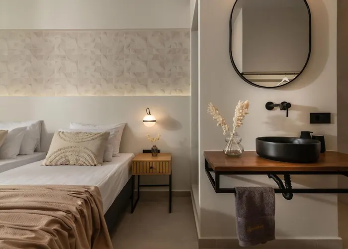 Enigma Rooms - 100M From Alykes Beach, By Zantewize
